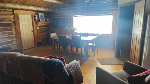 Rustic Cabin at gateway to Upper Green River and Wind River Mountains in Cora WY