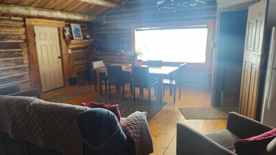 Rustic Cabin at gateway to Upper Green River and Wind River Mountains in Cora WY