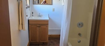 Rustic Cabin at gateway to Upper Green River and Wind River Mountains in Cora WY