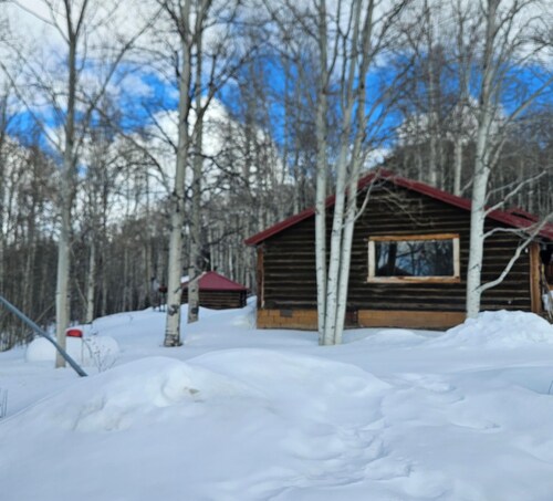 Rustic Cabin at gateway to Upper Green River and Wind River Mountains in Cora WY