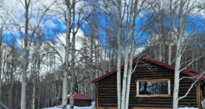 Rustic Cabin at gateway to Upper Green River and Wind River Mountains in Cora WY