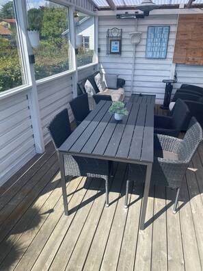 Værelse - 2 soveværelser - terrasse | Udendørs spisemuligheder