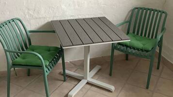 Phòng tập thể, 2 phòng ngủ, sân hiên | Khu ẩm thực ngoài trời