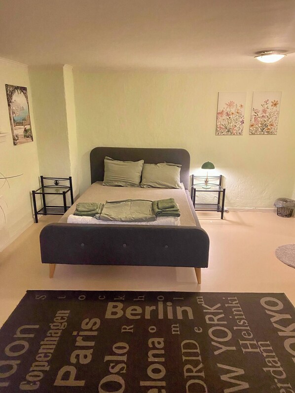 Shared Dormitory, 2 Bedrooms, Patio - Room-home With Private Entrance (Grenaa)