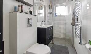 Værelse - 2 soveværelser - terrasse | Badeværelse