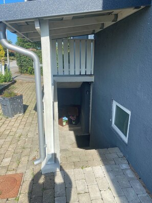 Room, 1 Bedroom, Patio | Property grounds