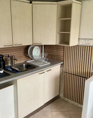 Room, 1 Bedroom, Patio | Private kitchen