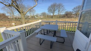 Outdoor dining - Mablethorpe Lodge - Sleeps 6 - Dog Friendly (Mablethorpe)