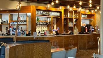 Bar (trong khuôn viên)