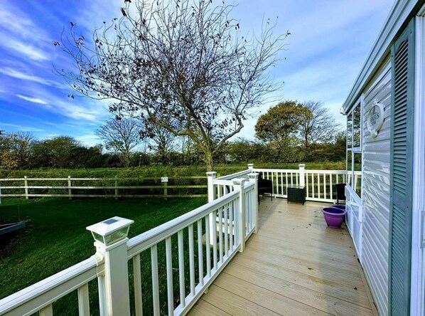 Terrace/patio - Mablethorpe Lodge - Sleeps 6 - Dog Friendly (Mablethorpe)