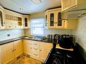 Private kitchen - Mablethorpe Lodge - Sleeps 6 - Dog Friendly (Mablethorpe)