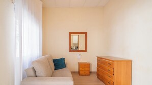 A bedroom with a bed, a dresser, a mirror, and a nightstand. - Casita de San Juan in Cartagena, Murcia, Spain. (Cartagena)