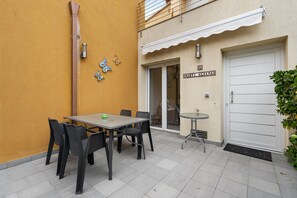 Tempat makan outdoor