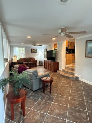 Smart TV - Ultimate Lake House - Dock, Games, Kayaks, Screened Patio - Sleeps 14 (Hot Springs)