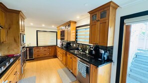 Private kitchen - Spacious and Quiet home in Delta (Delta)