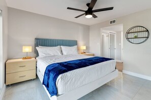 Desk, WiFi, bed sheets - Serene Oceanview Haven Designer Coastal Living (South Padre Island)