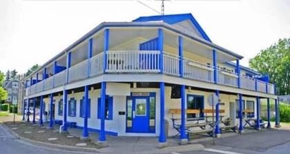 Historical King George Inn 9