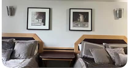 Beautiful corporate apartment with AC in vibrant Wynyard
sleep upto 6 people