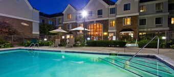 Spacious 2BR Suite | Free Breakfast, Pool & Gym