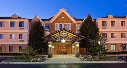 Spacious 2BR Suite | Free Breakfast, Pool & Gym