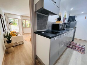 Private kitchen - Beautiful Apart 40 m2 garden view Large swimming pool (Saint-François)