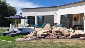 Terrace/patio - Villa with indoor pool 150m from the beach (Plounéour-Brignogan-plages)