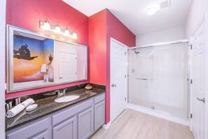 Shower, towels - Storybook Stay Minutes from Disney (Winter Garden)