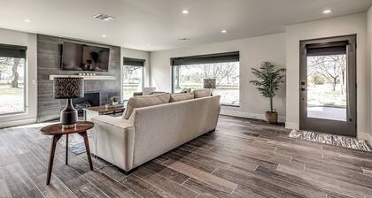 Modern Farmhouse I Quite Escape w/ Vibrant Kitchen
