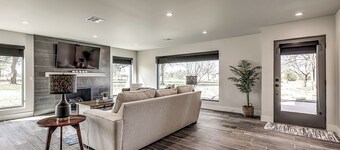 Modern Farmhouse I Quite Escape w/ Vibrant Kitchen