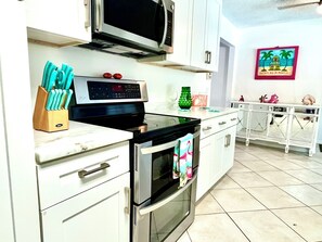 Private kitchen - 4-bedroom house in Beautiful Delray Beach ! (Delray Beach)