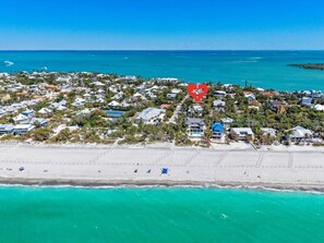 Beach nearby, sun-loungers, beach towels - Slip into island time the moment you arrive at Poppy’s Paradise (Captiva)