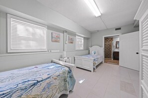 Iron/ironing board, free WiFi, bed sheets - Slip into island time the moment you arrive at Poppy’s Paradise (Captiva)