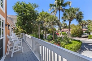 Property grounds - Slip into island time the moment you arrive at Poppy’s Paradise (Captiva)