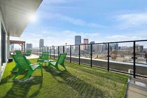 Terrace/patio - New Suite • Near DT Stampede• UG Park • Banff Pass (Calgary)