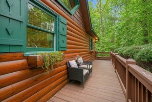 Terrace/patio - Blue Ridge Retreat - Sauna - Hot Tub - Firepit (Blue Ridge)
