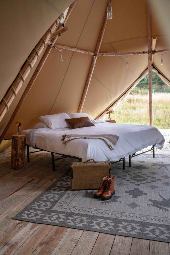 Tent, 1 King Bed - Bodhi Farms (Bozeman)