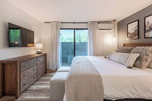 3 bedrooms, iron/ironing board, travel cot, WiFi - Loon's Nest 3BDR | Pool, Hot Tub, Tennis Access (Lincoln)