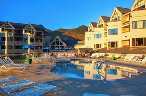Pool - Loon's Nest 3BDR | Pool, Hot Tub, Tennis Access (Lincoln)