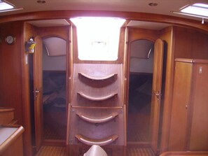 Interior - Sun-Kissed Sailing Adventure in Islas Sarónicas (Alimos)