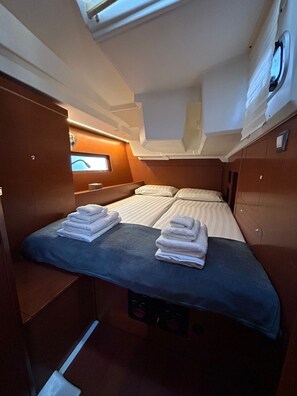 3 bedrooms - Sun-Kissed Sailing Adventure in Islas Sarónicas (Alimos)