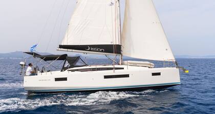 Sun-Kissed Sailing Adventure in Islas Esporadas