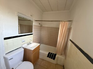 ห้องพัก, เตียงคิงไซส์ 1 เตียง, สูบบุหรี่ได้ | ห้องน้ำ