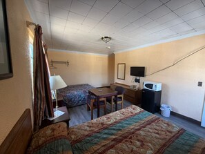 ห้องพัก, เตียงควีนไซส์ 2 เตียง, สูบบุหรี่ได้