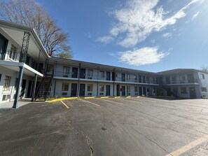 Parking - Railroad Inn Amory Near Tupelo Ms (Amory)