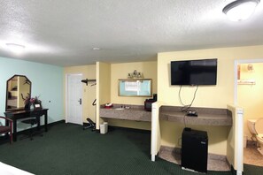 Suite, Non Smoking (2 King Beds & Sofa Bed) | Bathroom | Free toiletries, towels - Sunset Lodge Elgin Near U.S. 290 By Hotel O (Elgin)