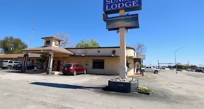 Sunset Lodge Elgin Near U.S. 290 By Hotel O