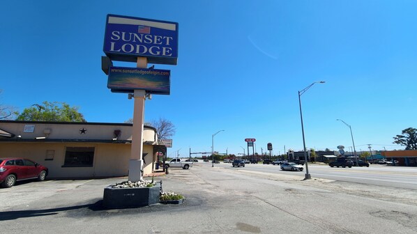 Exterior - Sunset Lodge Elgin Near U.S. 290 By Hotel O (Elgin)