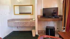 Suite, 1 King Bed | Bathroom - Sunset Lodge Elgin Near U.S. 290 By Hotel O (Elgin)