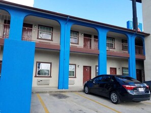 Parking - Airport Inn & Suites South Padre Island I 37 (Corpus Christi)