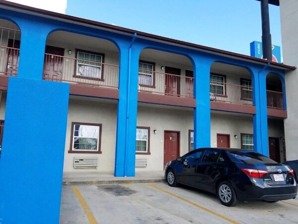 Airport Inn & Suites South Padre Island I 37 - Corpus Christi, TX
